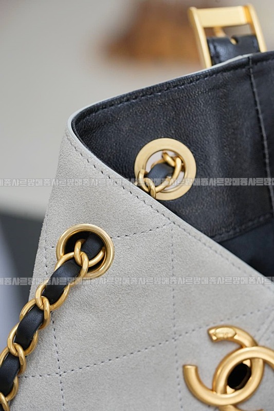 샤넬25A스웨이드및카프스킨체인숄더백 20260207-140846-024루.jpg