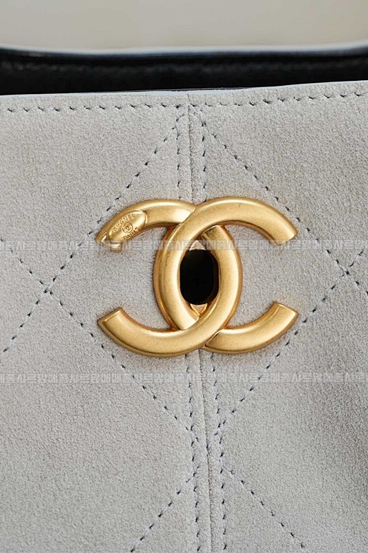 샤넬25A스웨이드및카프스킨체인숄더백 20260207-140846-030루.jpg