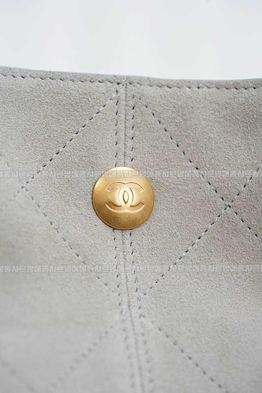 샤넬25A스웨이드및카프스킨체인숄더백 20260207-140847-031루.jpg