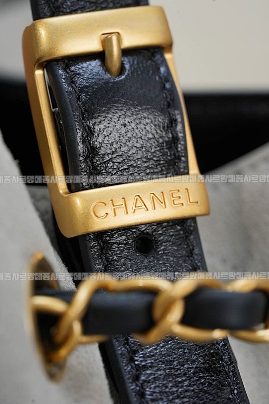 샤넬25A스웨이드및카프스킨체인숄더백 20260207-140847-032루.jpg