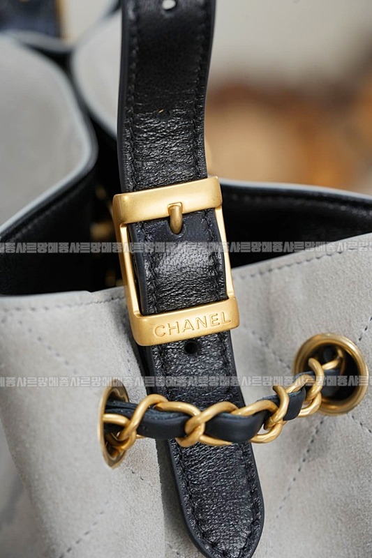 샤넬25A스웨이드및카프스킨체인숄더백 20260207-140847-034루.jpg