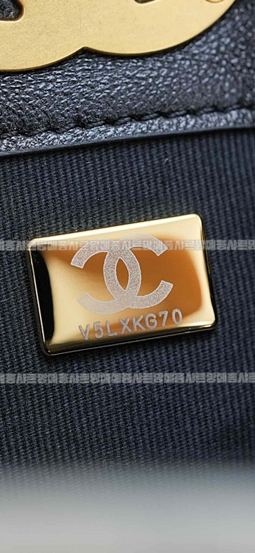 샤넬25A스웨이드및카프스킨체인숄더백 20260207-140847-036루.jpg