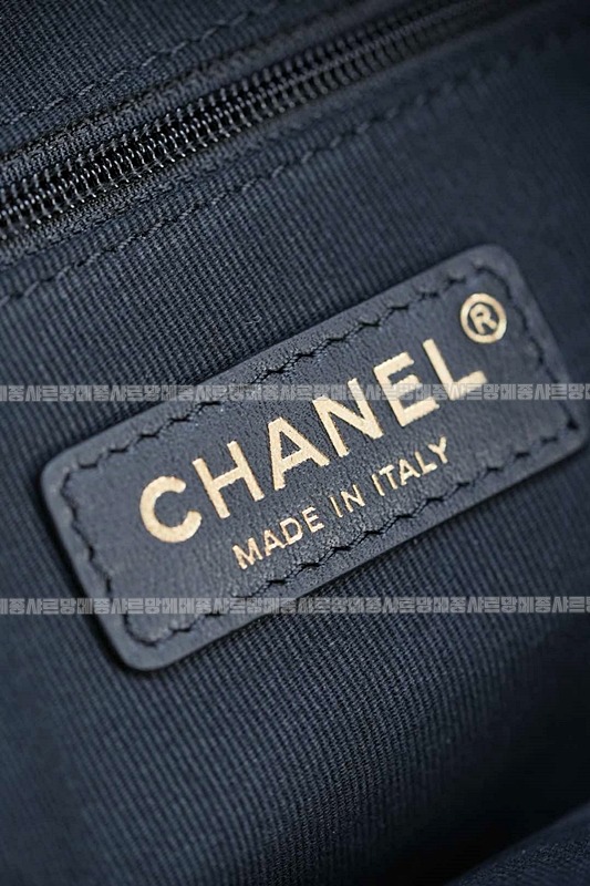 샤넬25A스웨이드및카프스킨체인숄더백 20260207-140847-037루.jpg