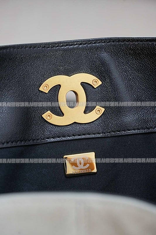 샤넬25A스웨이드및카프스킨체인숄더백 20260207-140847-038루.jpg