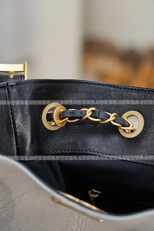 샤넬25A스웨이드및카프스킨체인숄더백 20260207-140848-039루.jpg
