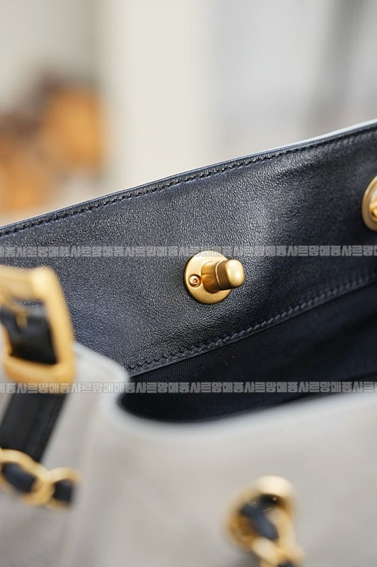 샤넬25A스웨이드및카프스킨체인숄더백 20260207-140848-040루.jpg