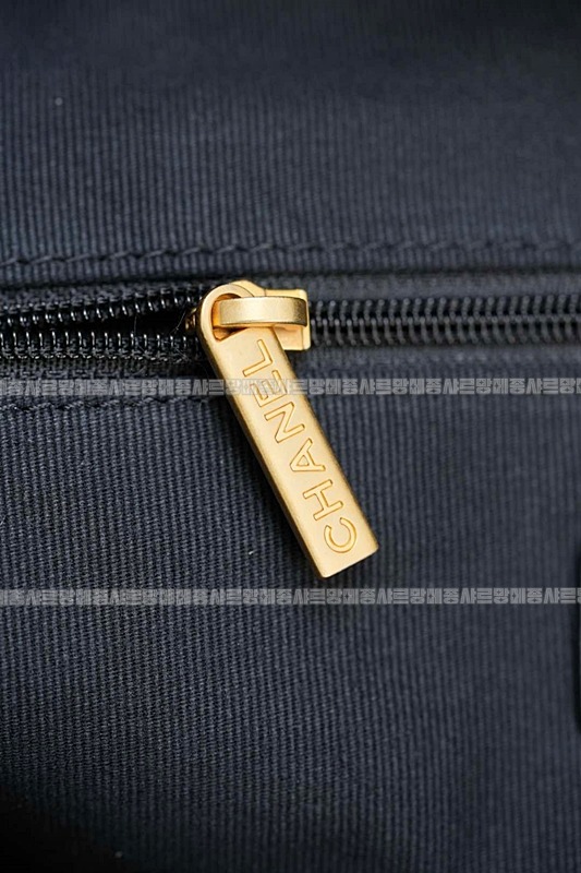 샤넬25A스웨이드및카프스킨체인숄더백 20260207-140848-042루.jpg