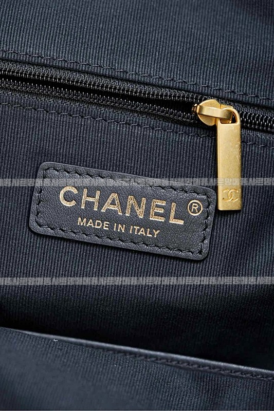 샤넬25A스웨이드및카프스킨체인숄더백 20260207-140848-043루.jpg