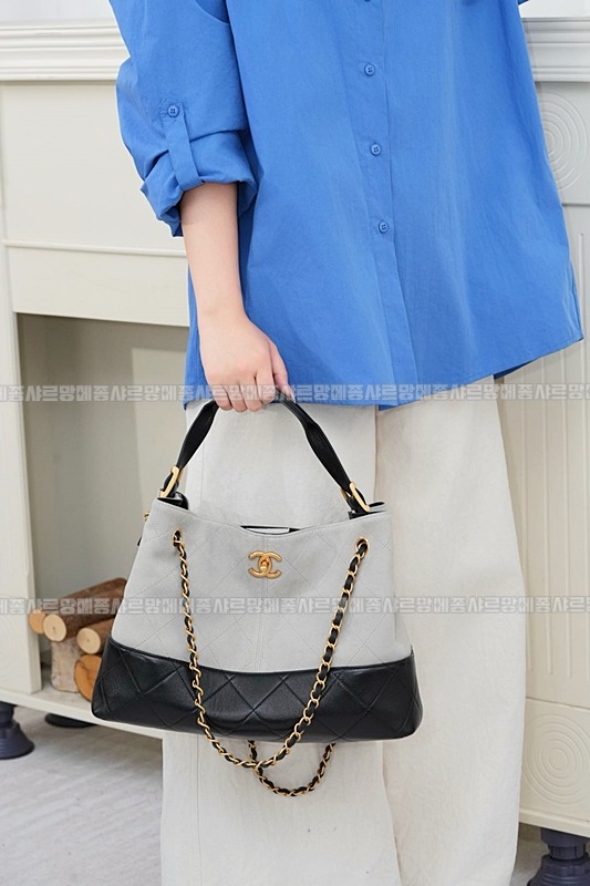 샤넬25A스웨이드및카프스킨체인숄더백 20260207-141529-004루.jpg