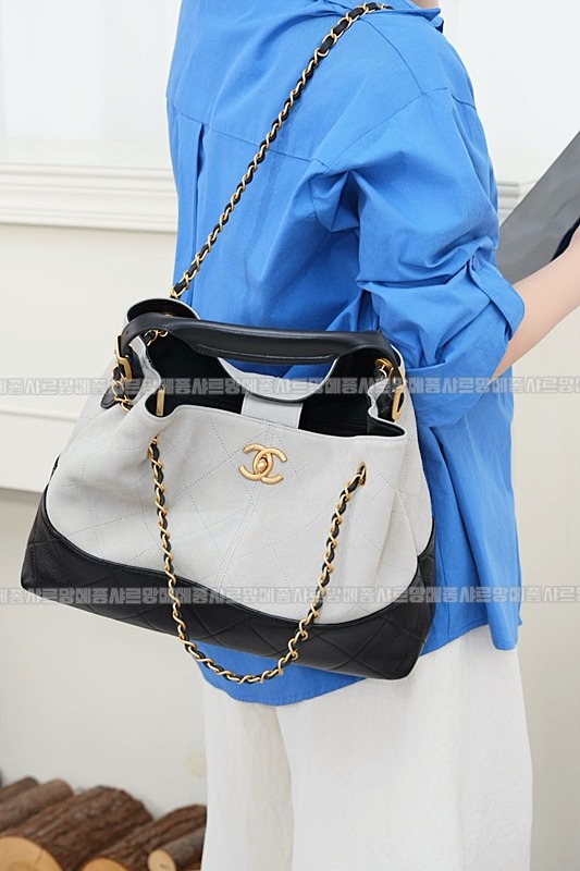 샤넬25A스웨이드및카프스킨체인숄더백 20260207-141530-005루.jpg