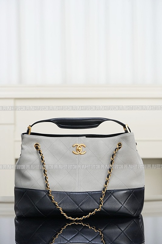 샤넬25A스웨이드및카프스킨체인숄더백 20260207-141530-010루.jpg