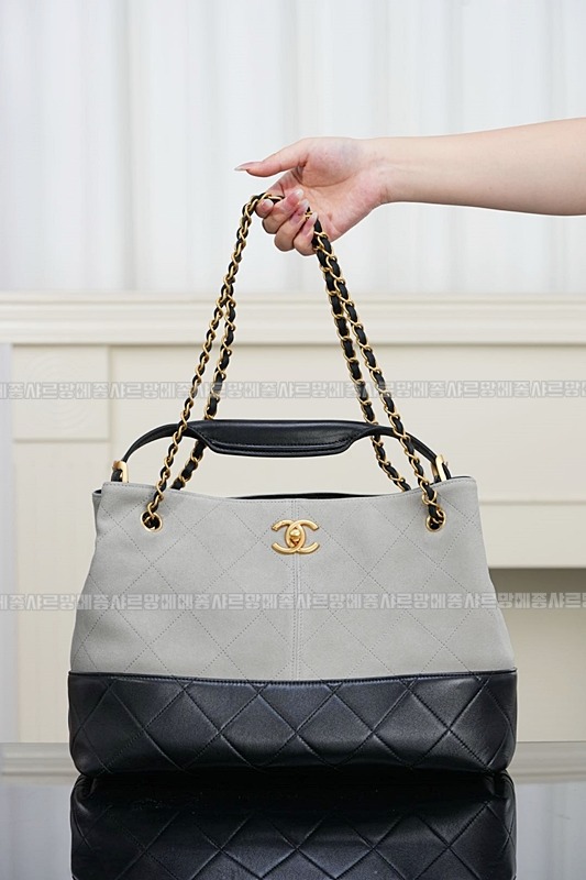 샤넬25A스웨이드및카프스킨체인숄더백 20260207-141531-013루.jpg