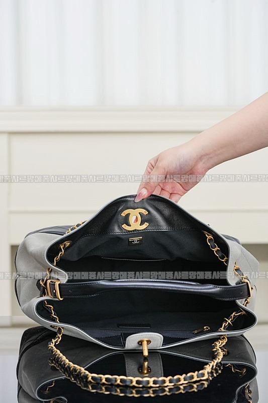 샤넬25A스웨이드및카프스킨체인숄더백 20260207-141531-017루.jpg