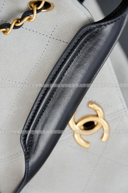 샤넬25A스웨이드및카프스킨체인숄더백 20260207-141532-024루.jpg
