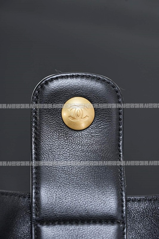 샤넬25A스웨이드및카프스킨체인숄더백 20260207-141533-029루.jpg