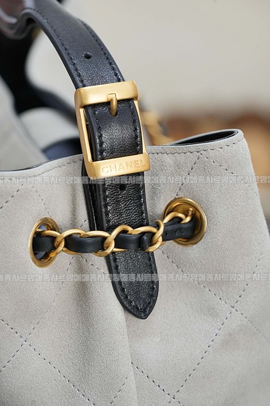샤넬25A스웨이드및카프스킨체인숄더백 20260207-141533-030루.jpg