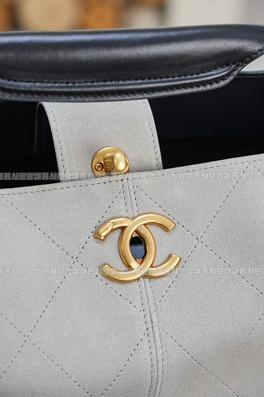 샤넬25A스웨이드및카프스킨체인숄더백 20260207-141533-031루.jpg