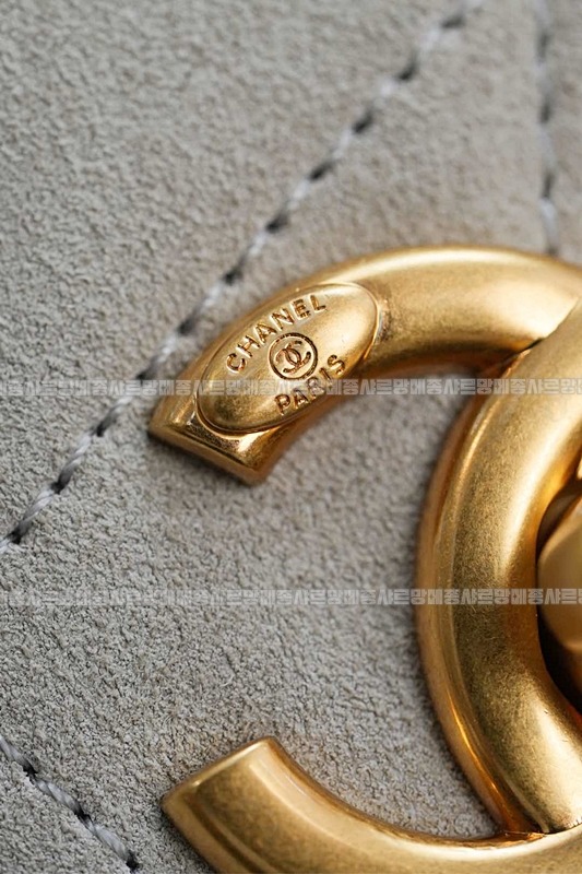 샤넬25A스웨이드및카프스킨체인숄더백 20260207-141533-033루.jpg