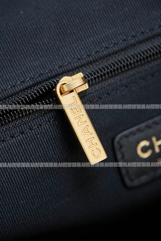 샤넬25A스웨이드및카프스킨체인숄더백 20260207-141534-038루.jpg