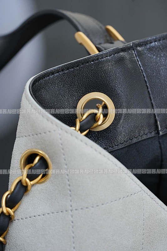 샤넬25A스웨이드및카프스킨체인숄더백 20260207-141534-041루.jpg