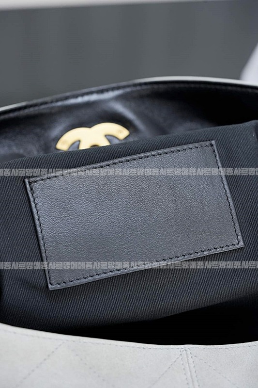 샤넬25A스웨이드및카프스킨체인숄더백 20260207-141535-042루.jpg