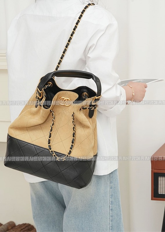 샤넬25A스웨이드및카프스킨체인숄더백 20260207-142115-001루.jpg