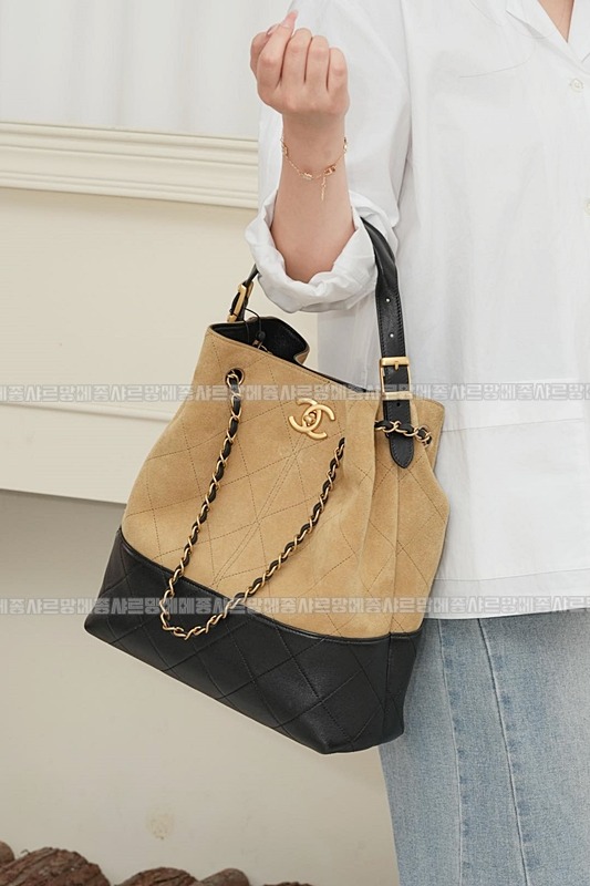 샤넬25A스웨이드및카프스킨체인숄더백 20260207-142115-003루.jpg