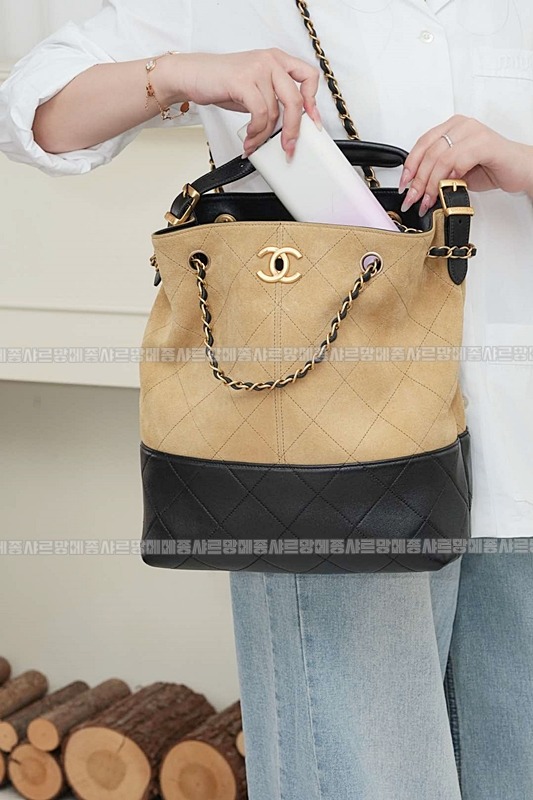 샤넬25A스웨이드및카프스킨체인숄더백 20260207-142115-008루.jpg