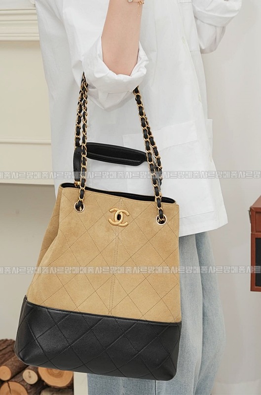 샤넬25A스웨이드및카프스킨체인숄더백 20260207-142115-009루.jpg