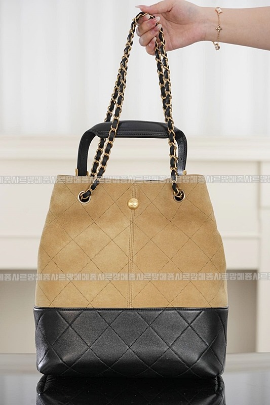 샤넬25A스웨이드및카프스킨체인숄더백 20260207-142116-011루.jpg