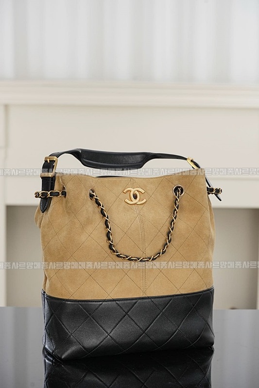 샤넬25A스웨이드및카프스킨체인숄더백 20260207-142116-012루.jpg