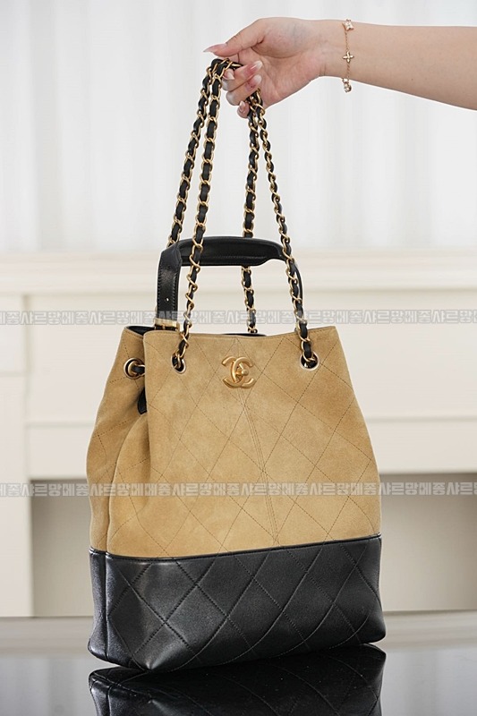 샤넬25A스웨이드및카프스킨체인숄더백 20260207-142116-014루.jpg