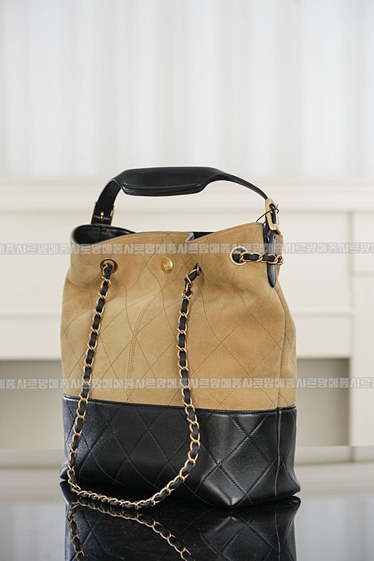 샤넬25A스웨이드및카프스킨체인숄더백 20260207-142116-015루.jpg