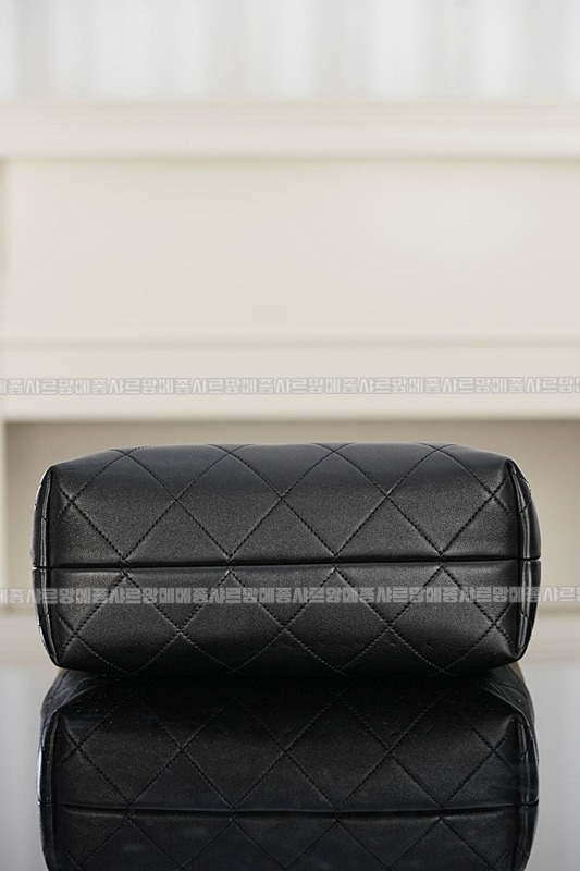 샤넬25A스웨이드및카프스킨체인숄더백 20260207-142117-018루.jpg