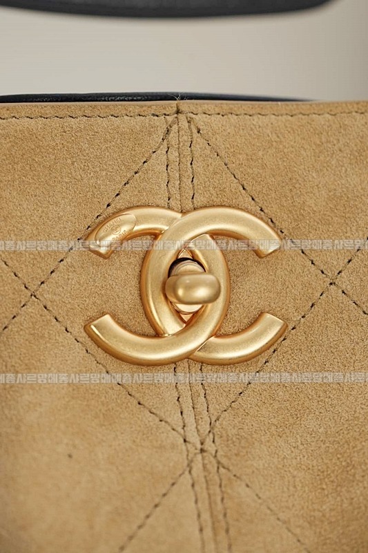 샤넬25A스웨이드및카프스킨체인숄더백 20260207-142117-019루.jpg