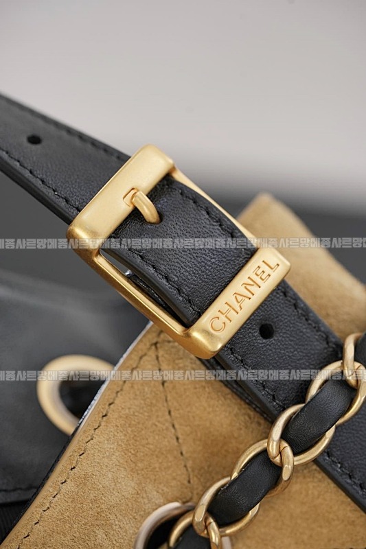 샤넬25A스웨이드및카프스킨체인숄더백 20260207-142117-020루.jpg