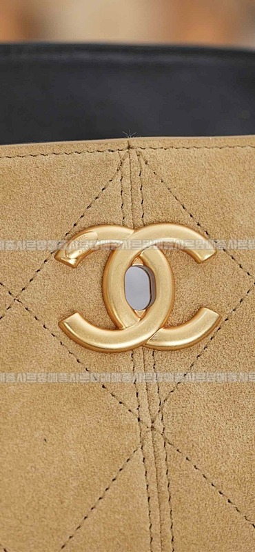 샤넬25A스웨이드및카프스킨체인숄더백 20260207-142117-023루.jpg