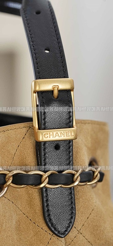 샤넬25A스웨이드및카프스킨체인숄더백 20260207-142118-025루.jpg