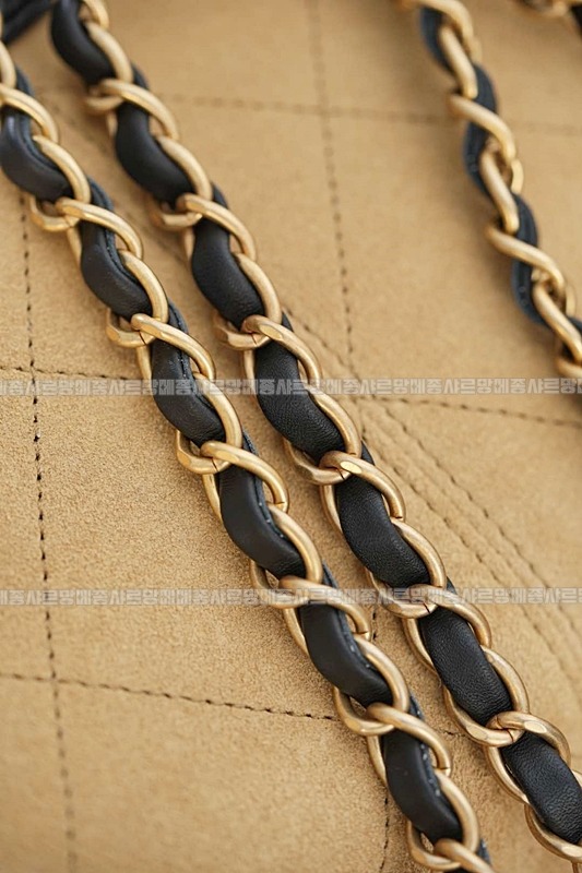 샤넬25A스웨이드및카프스킨체인숄더백 20260207-142118-027루.jpg