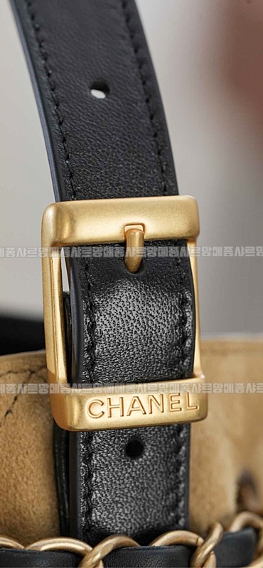 샤넬25A스웨이드및카프스킨체인숄더백 20260207-142119-034루.jpg