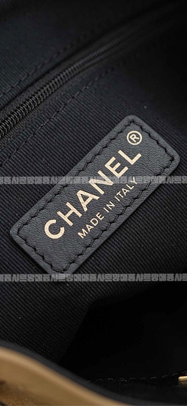 샤넬25A스웨이드및카프스킨체인숄더백 20260207-142119-038루.jpg