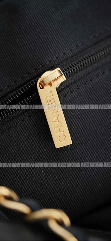 샤넬25A스웨이드및카프스킨체인숄더백 20260207-142120-039루.jpg