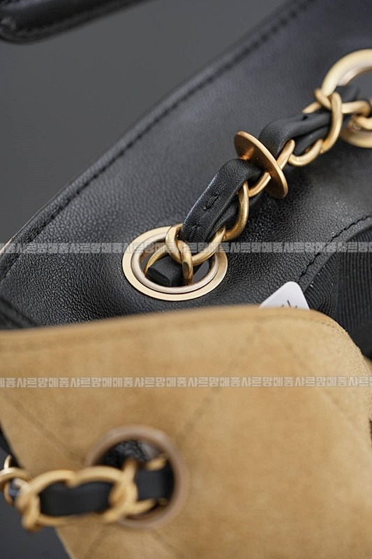 샤넬25A스웨이드및카프스킨체인숄더백 20260207-142120-045루.jpg