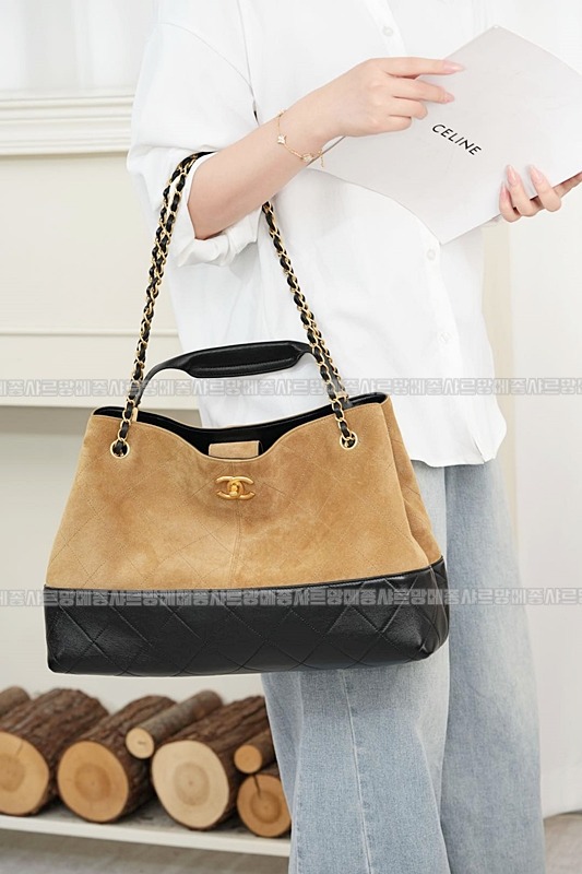 샤넬25A스웨이드및카프스킨체인라지숄더백 20260207-142904-003루.jpg