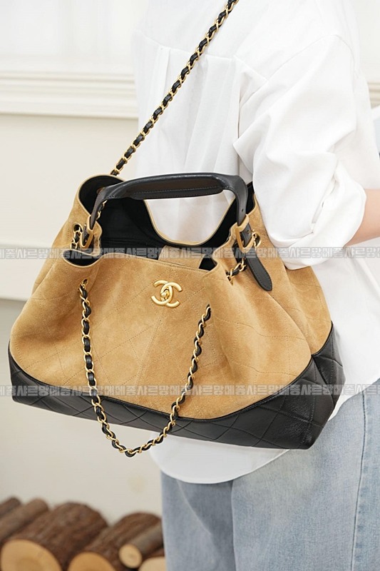 샤넬25A스웨이드및카프스킨체인라지숄더백 20260207-142905-007루.jpg