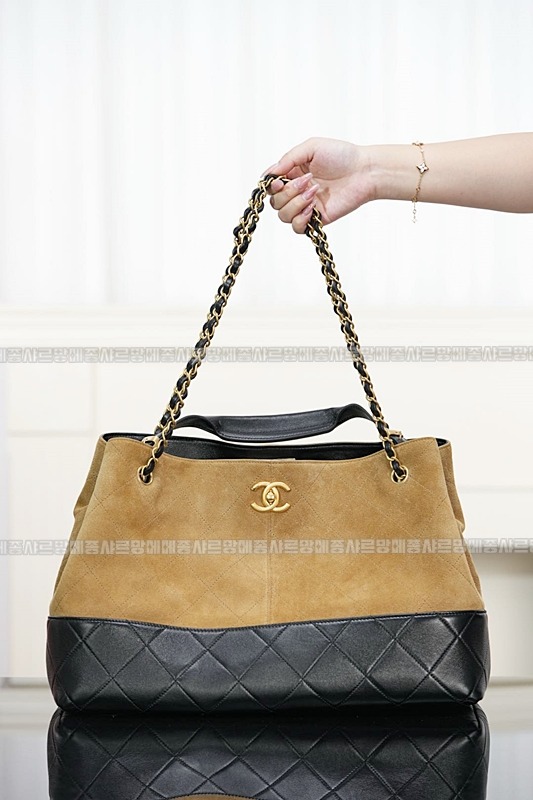 샤넬25A스웨이드및카프스킨체인라지숄더백 20260207-142905-010루.jpg