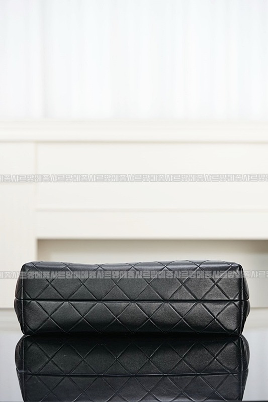 샤넬25A스웨이드및카프스킨체인라지숄더백 20260207-142906-018루.jpg