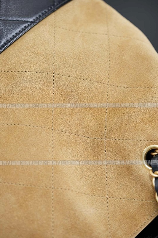 샤넬25A스웨이드및카프스킨체인라지숄더백 20260207-142907-021루.jpg