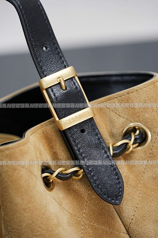 샤넬25A스웨이드및카프스킨체인라지숄더백 20260207-142907-025루.jpg