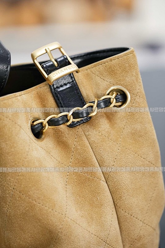 샤넬25A스웨이드및카프스킨체인라지숄더백 20260207-142907-026루.jpg